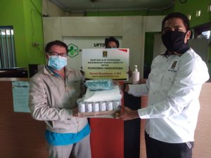 PKS Margadana Serahkan Bantuan APD di 2 Puskesmas