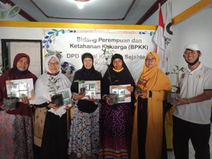 PKS Kota Tegal Launching Gerakan Ayo Menanam