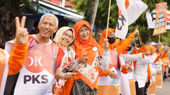 Erni Ratnani Caleg Perempuan PKS Pertama yang terpilih sebagai Anggota Dewan