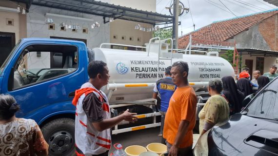 Air PDAM Mati Sebulan, Ali Mashuri Fasilitasi Pasokan Air Bersih bagi Warga Panggung