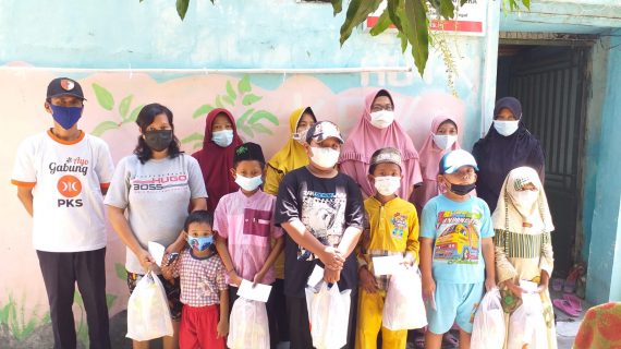 DPC PKS Tegal Selatan Serahkan Santunan untuk Anak Yatim