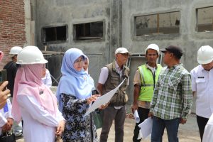 Erni Ratnani Soroti Progres Pembangunan 12 Ruang Kelas SMP Negeri 16 Tegal