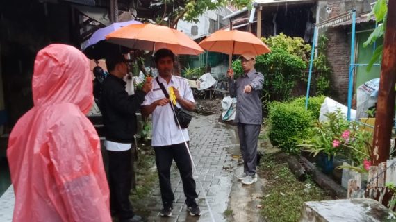 Abdul Ghoni Kawal Pengukuran Drainase Gang Bango