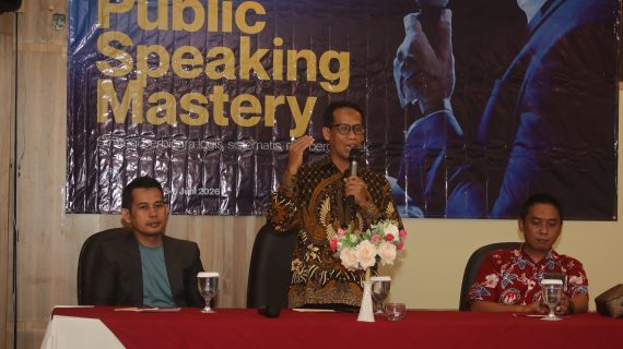 Tingkatkan Kualitas Komunikasi Publik, Abdul Ghoni Gandeng Diskominfo Gelar “Public Speaking Mastery”