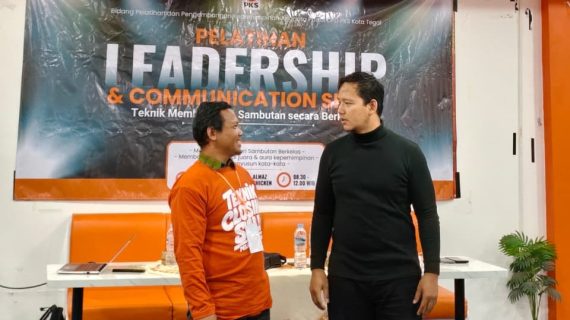 PKS Kota Tegal Bekali Kadernya Skill Public Speaking