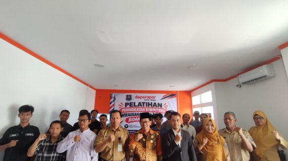 15 Pemuda Tegal Timur Dilatih Jadi Barber Profesional, Wakil Ketua DPRD Dorong Kemandirian Ekonomi