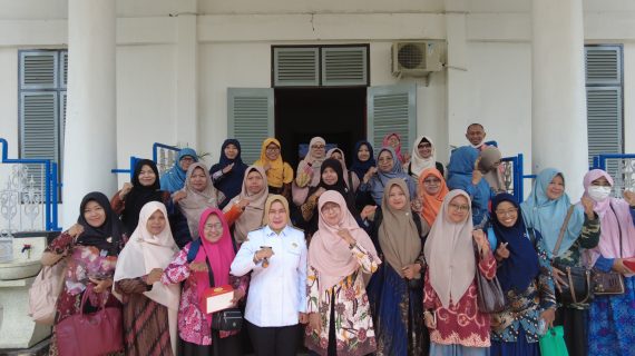 Erni Ratnani Dorong Penguatan Literasi Politik Perempuan Kota Tegal
